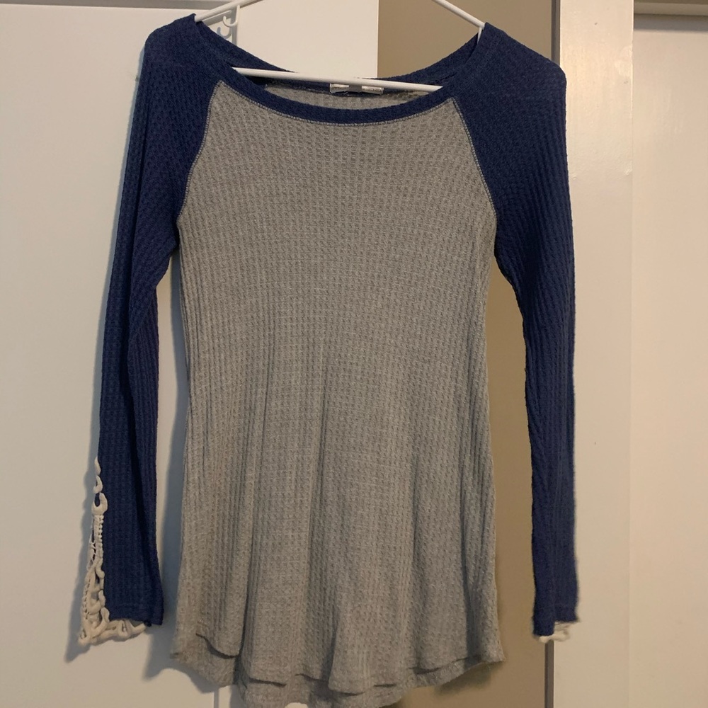 Boutique grey and blue top